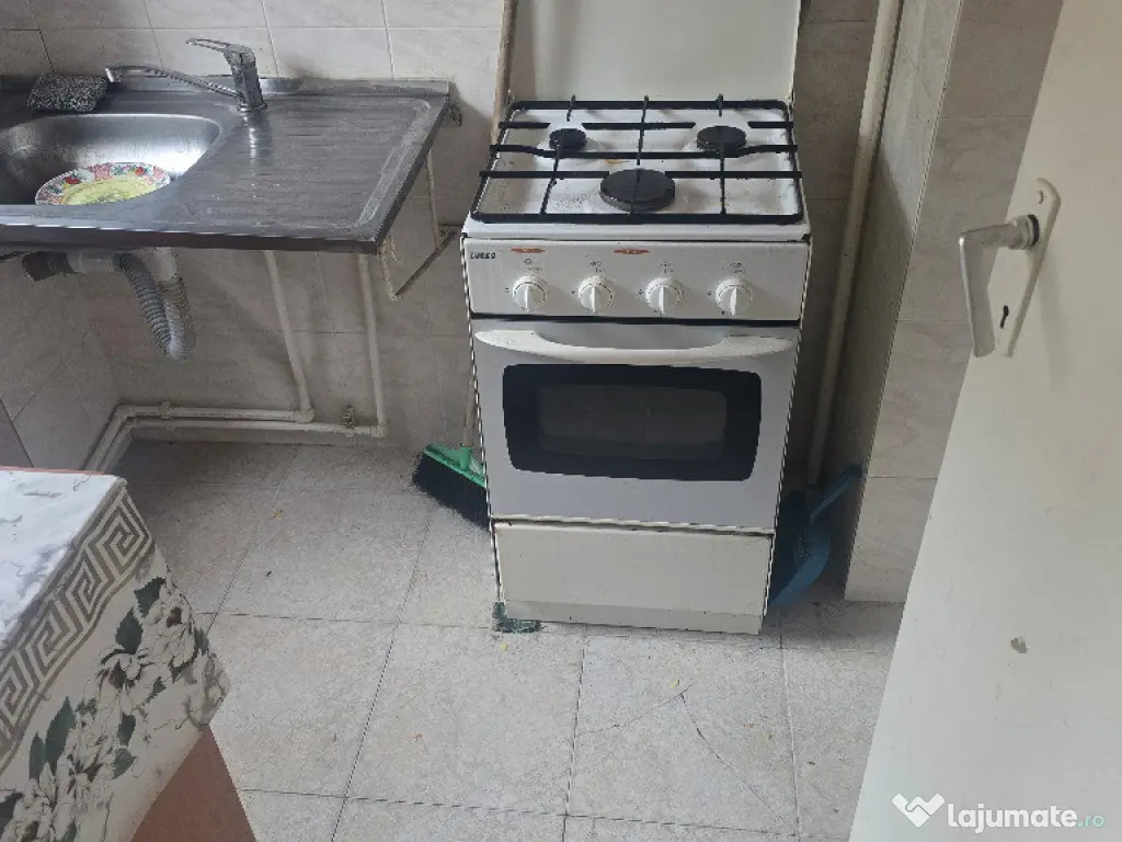 Vand garsoniera in Deva, zona Dacia, etaj 1, mobilata 