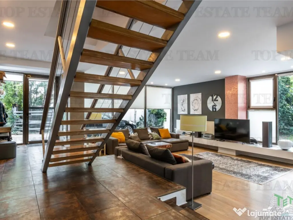 Vila premium cu 7 camere, piscina privata si terasa de 90 mp 