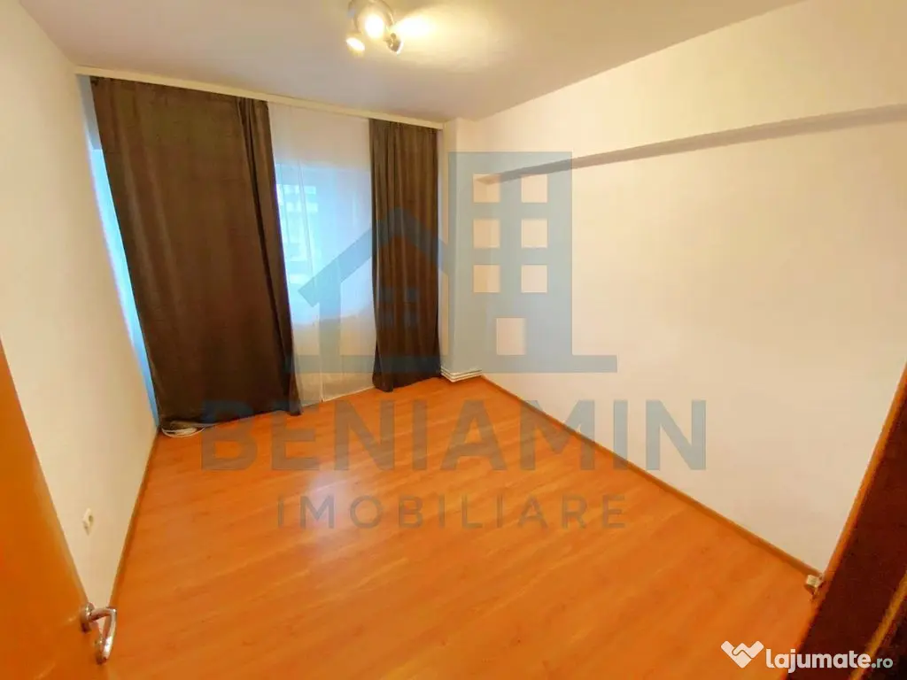 Apartament 3 camere decomandat ultracentral vizavi de Uni...