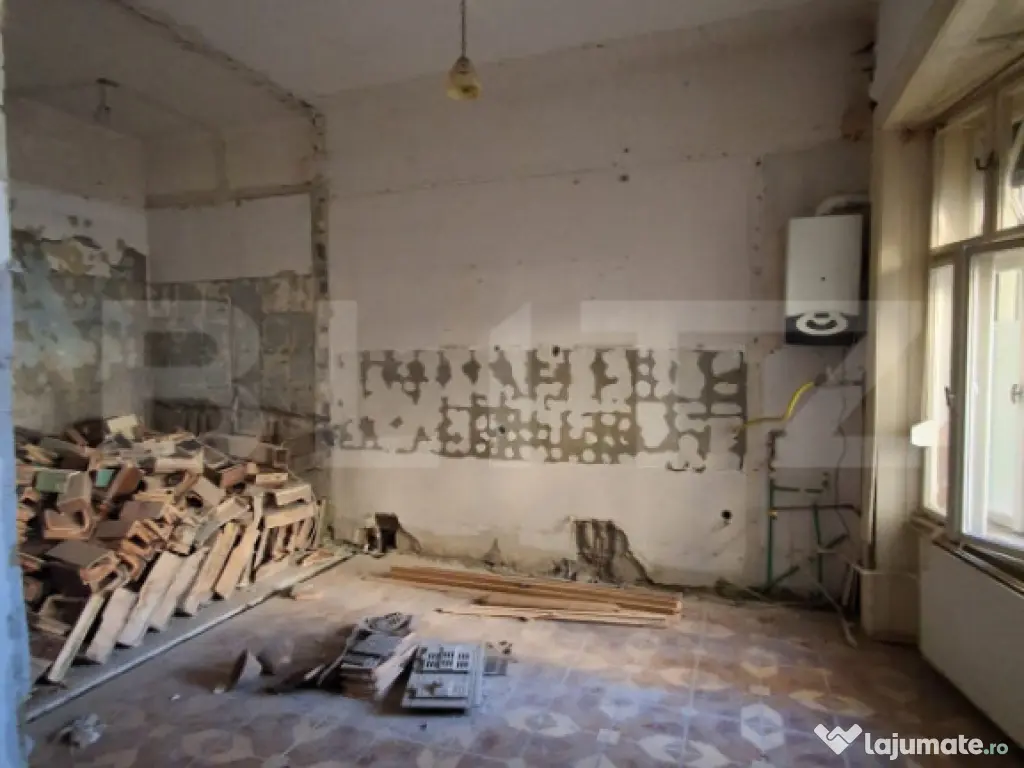 Spațiu comercial 160 mp + terasă 40 mp, lângă Piața Sfa 