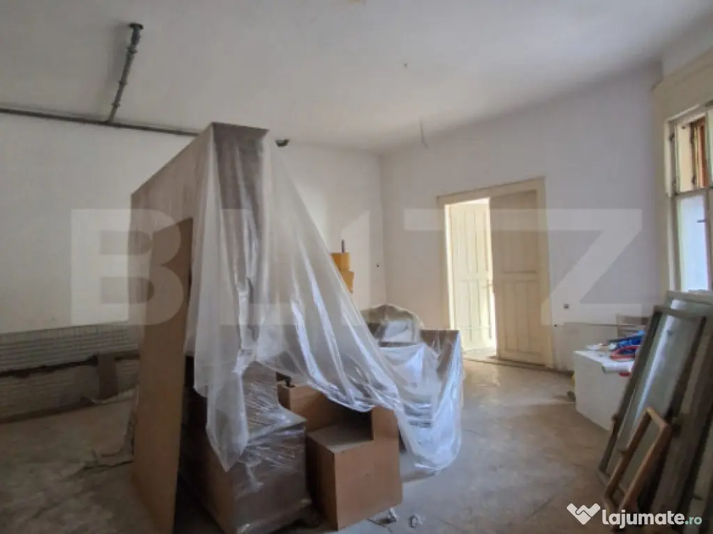 Spațiu comercial 160 mp + terasă 40 mp, lângă Piața Sfa 