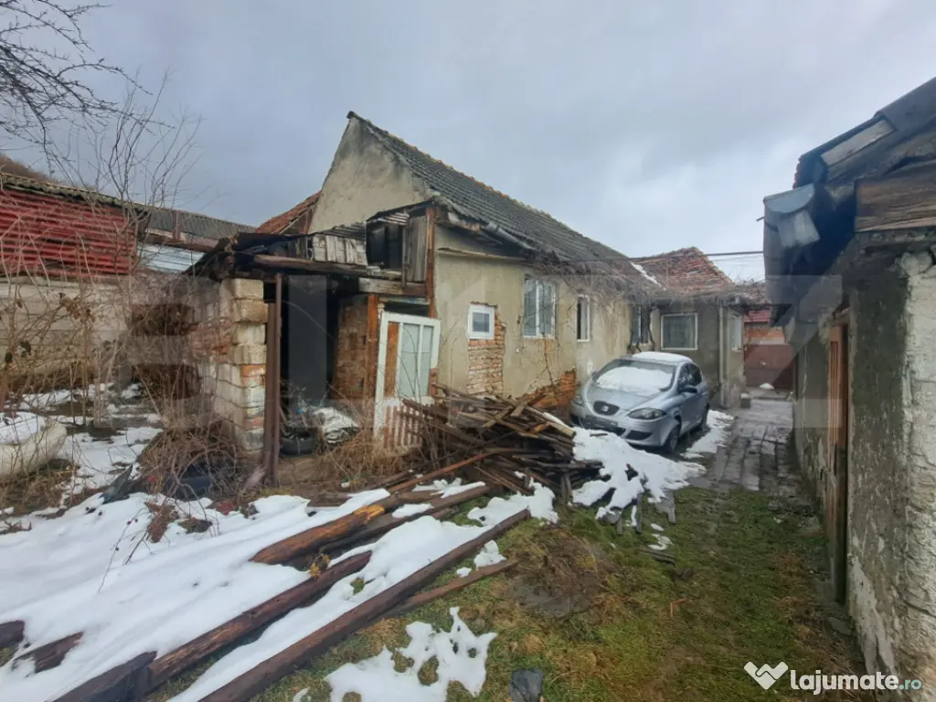 Casă de renovat cu teren generos 1.400 mp – Codlea