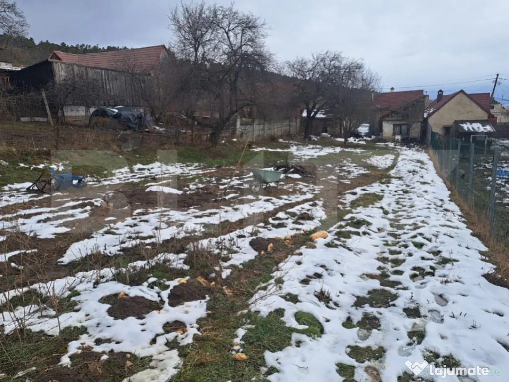 Casă de renovat cu teren generos 1.400 mp – Codlea