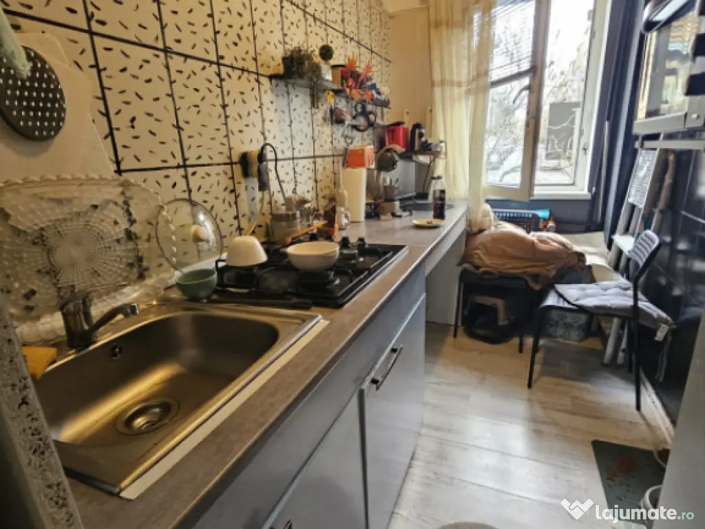 Garsoniera decomandata, 35 mp utili, zona Craiovita Noua 