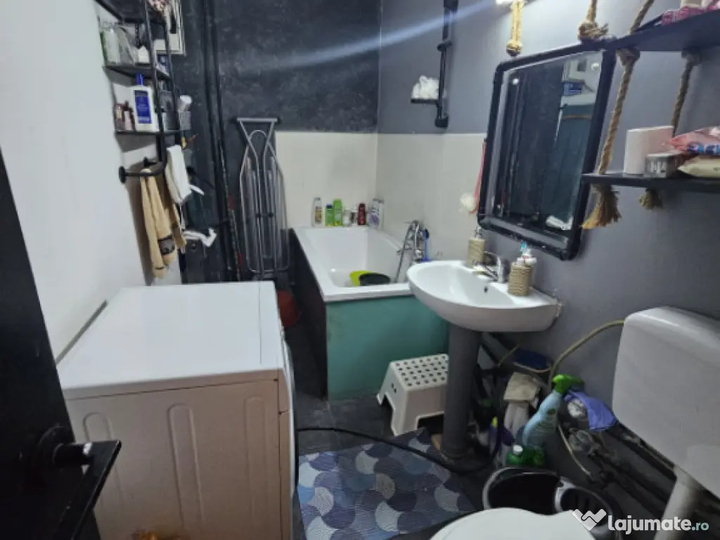 Garsoniera decomandata, 35 mp utili, zona Craiovita Noua 