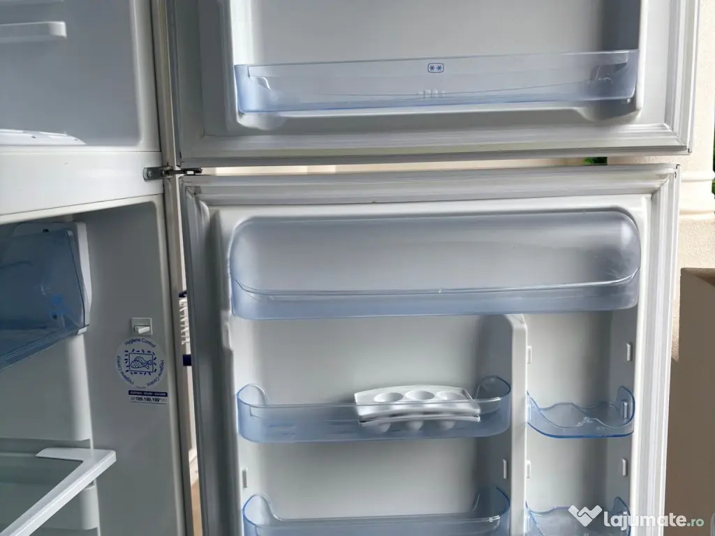 Frigider INDESIT Total No Frost, spatios, inaltime 1.90 m pe 70 latime 