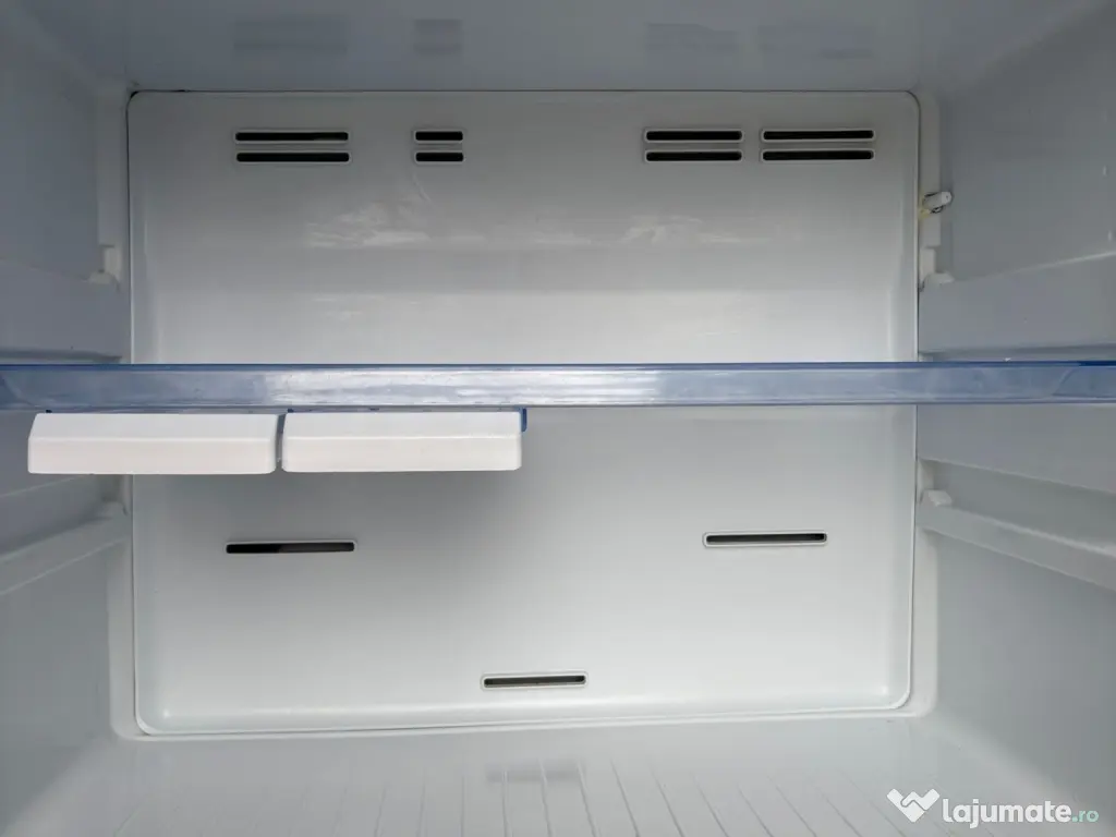 Frigider INDESIT Total No Frost, spatios, inaltime 1.90 m pe 70 latime 