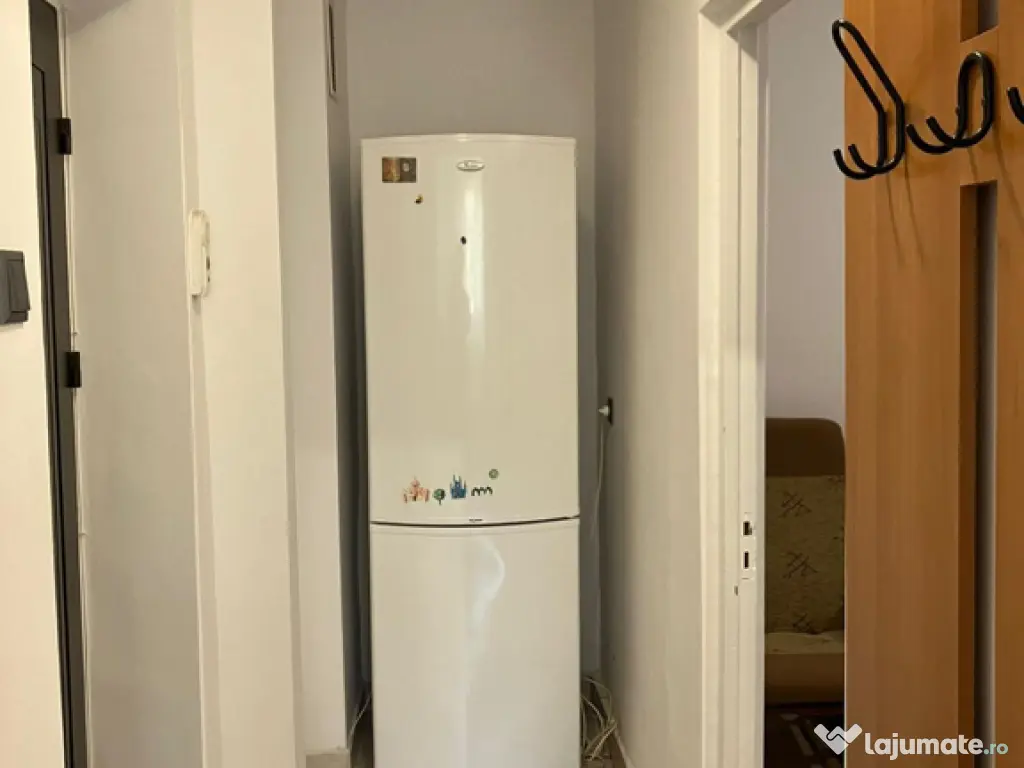 Inchiriez apartament cu 2 camere 