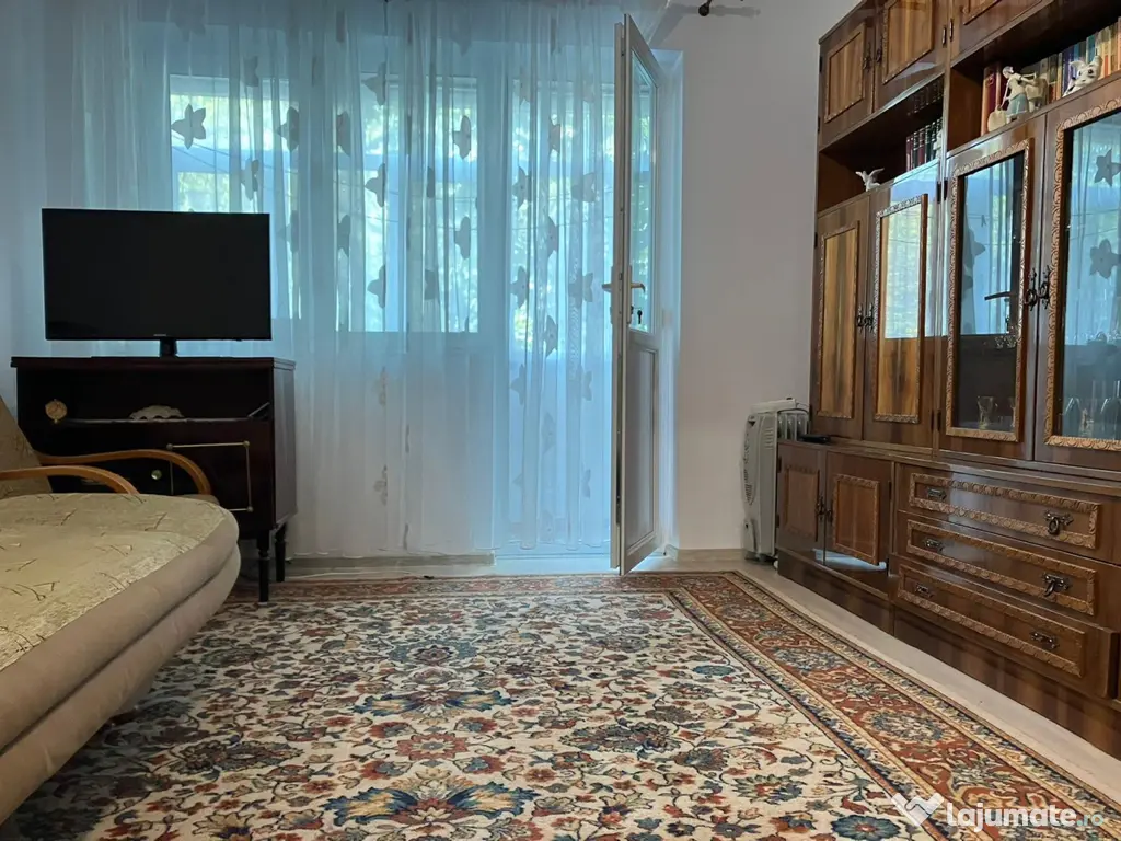 Inchiriez apartament cu 2 camere 