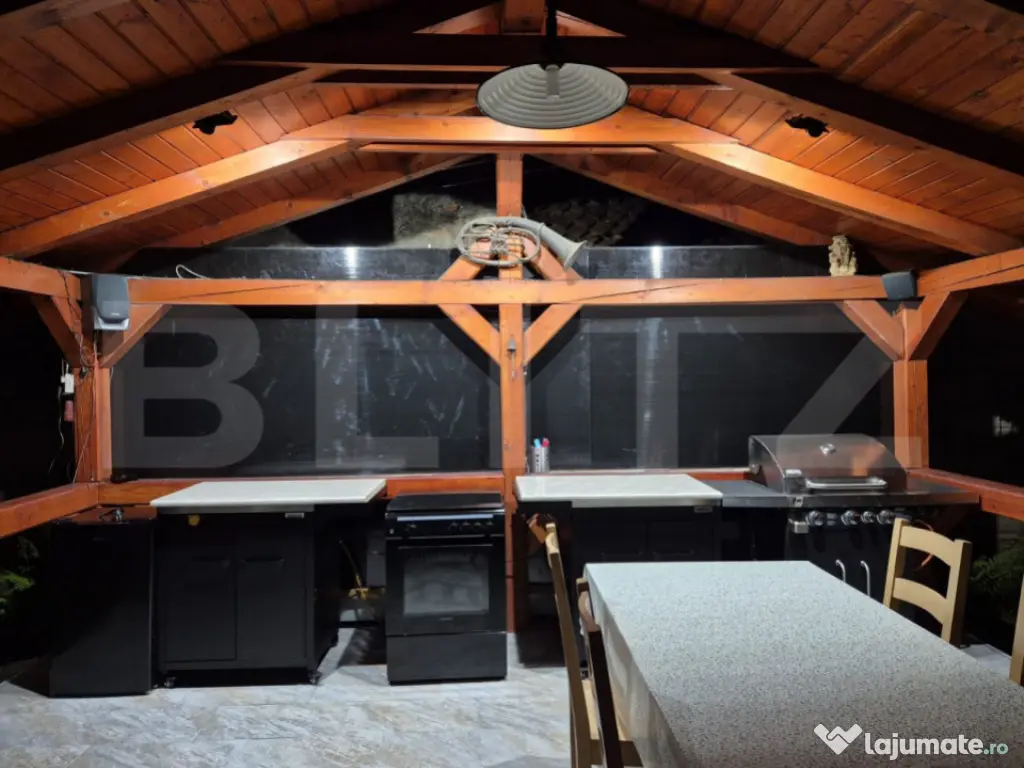 Proprietate deosebită cu panouri fotovoltaice si panouri so