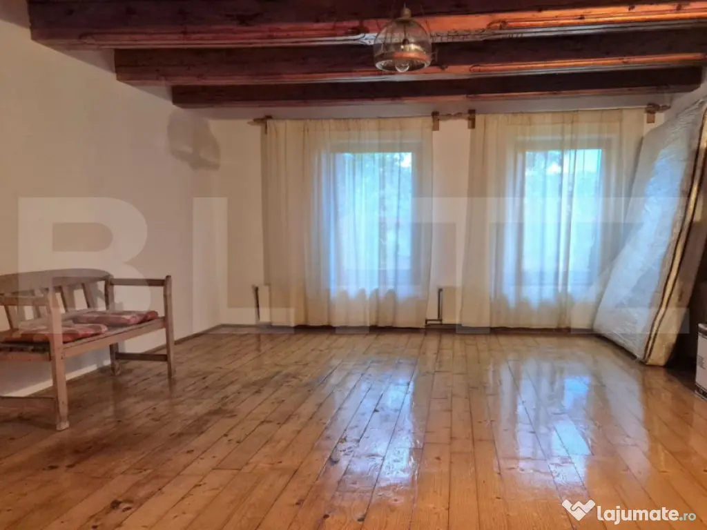 Proprietate deosebită cu panouri fotovoltaice si panouri so