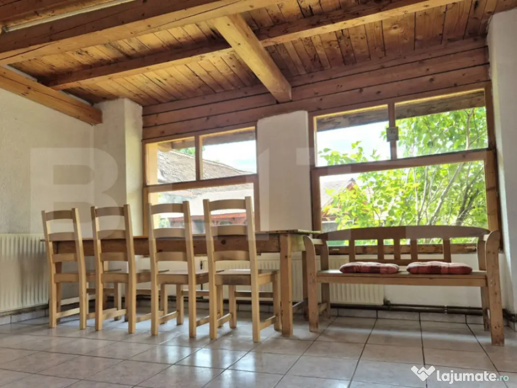 Proprietate deosebită cu panouri fotovoltaice si panouri so