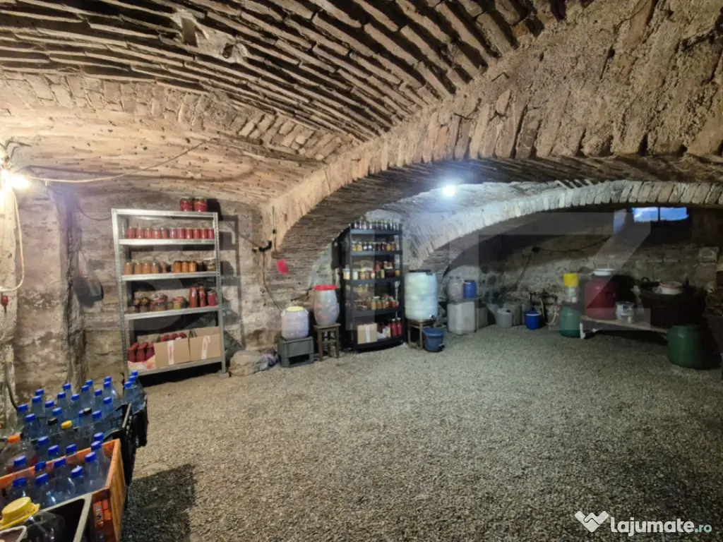 Proprietate deosebită cu panouri fotovoltaice si panouri so