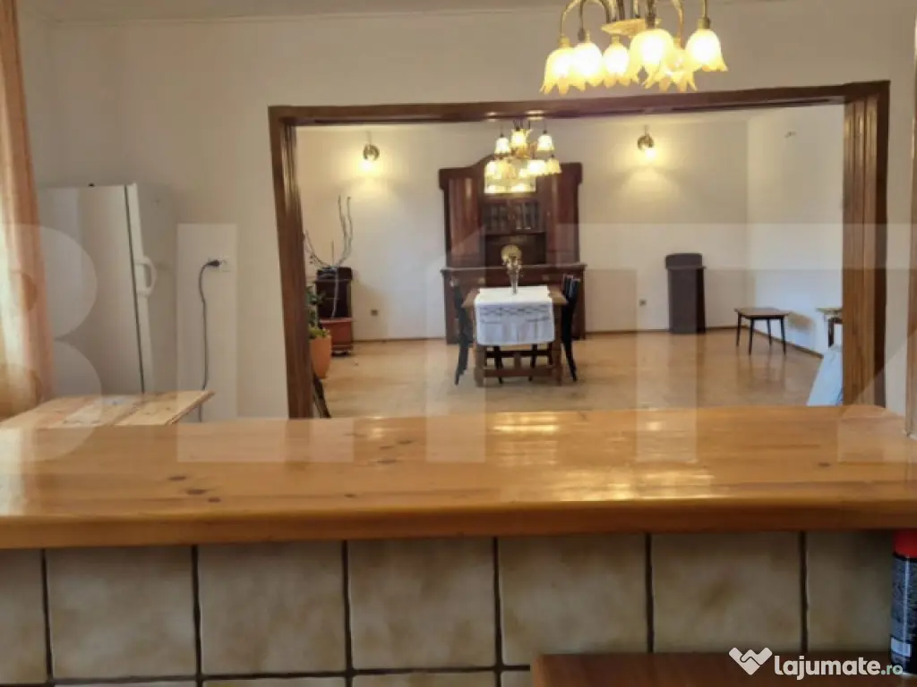 Proprietate deosebită cu panouri fotovoltaice si panouri so