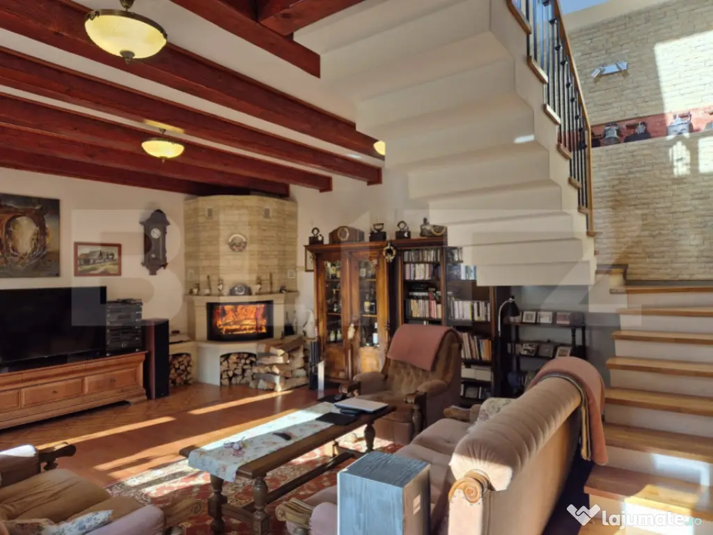 Proprietate deosebită cu panouri fotovoltaice si panouri so