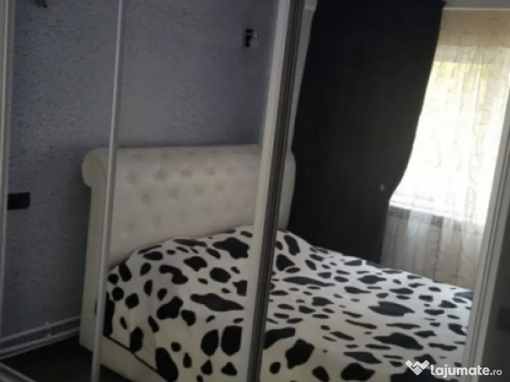 Apartament 2 camere decomandat, zona Radu Negru, etaj 3.