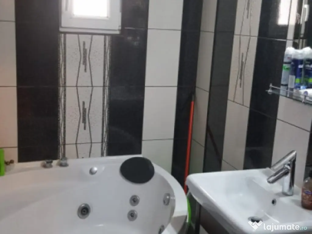 Apartament 2 camere decomandat, zona Radu Negru, etaj 3.