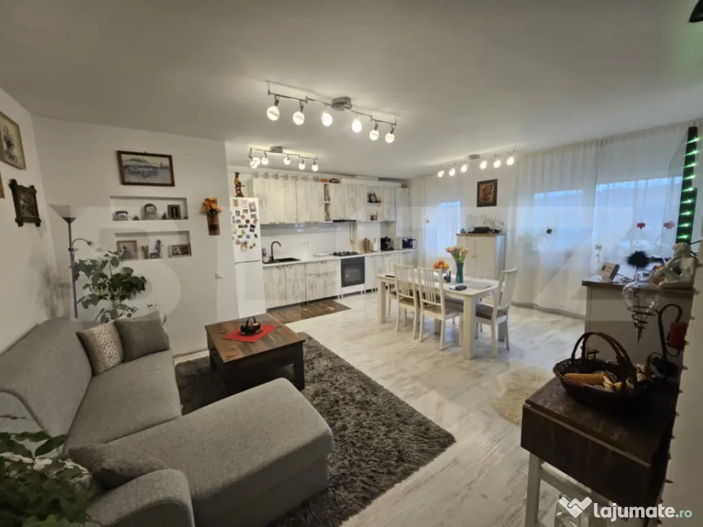 Apartament semidecomandat cu 2 camere, foarte luminos, zona