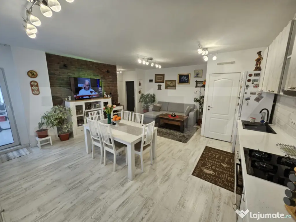 Apartament semidecomandat cu 2 camere, foarte luminos, zona