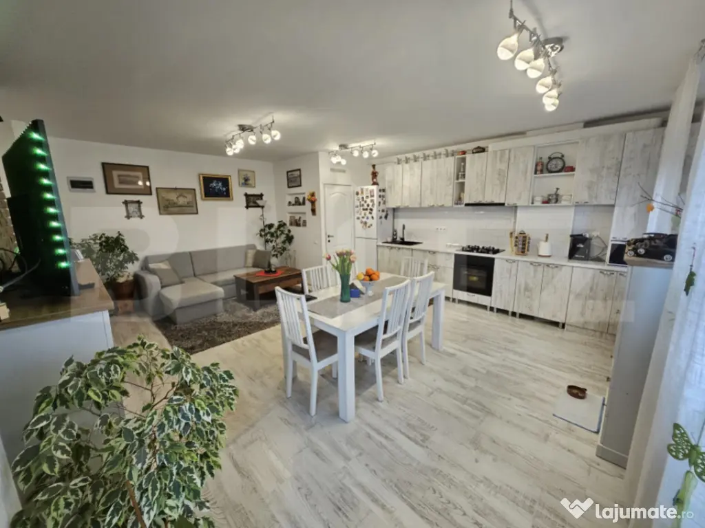 Apartament semidecomandat cu 2 camere, foarte luminos, zona