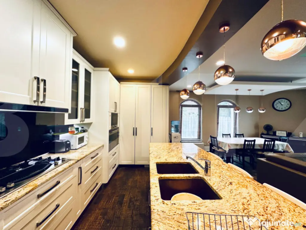 Casă pe parter 7 camere, 305 mp, teren 1100 mp, zona Exteri