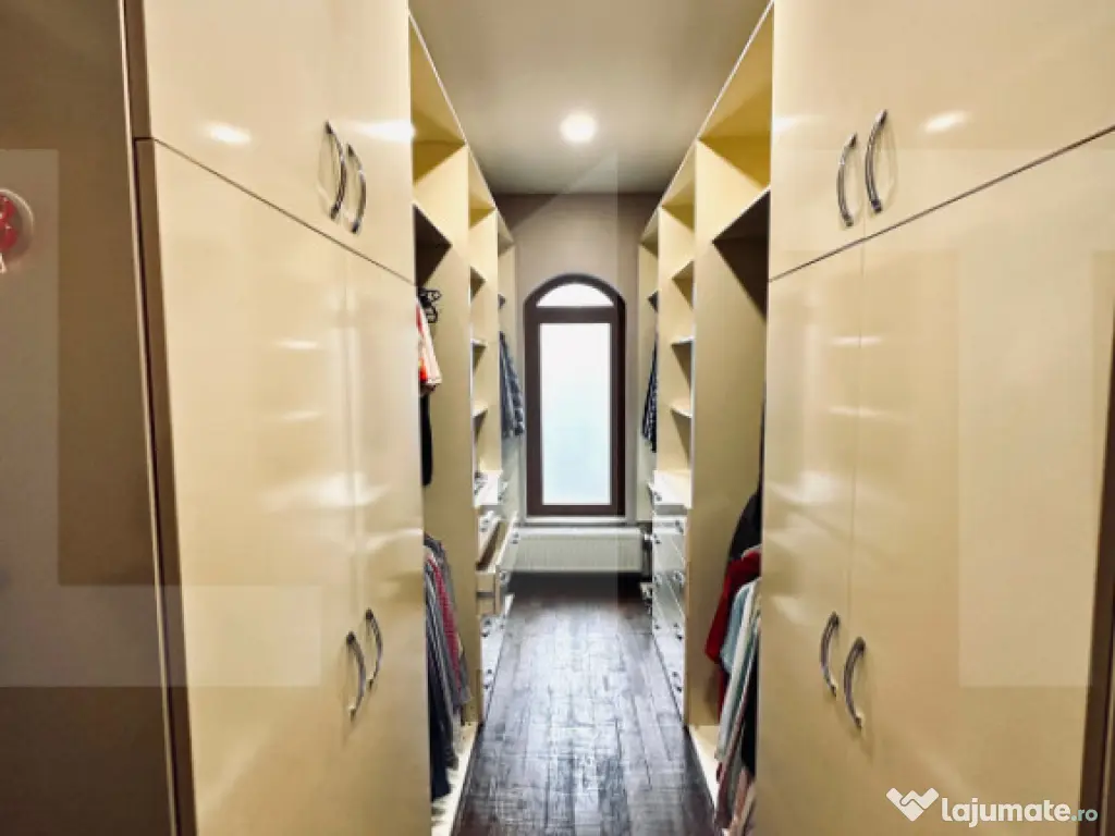 Casă pe parter 7 camere, 305 mp, teren 1100 mp, zona Exteri