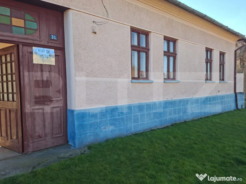 Casă spațioasă la sat SINTESTI, cu 6 camere, curte genero 