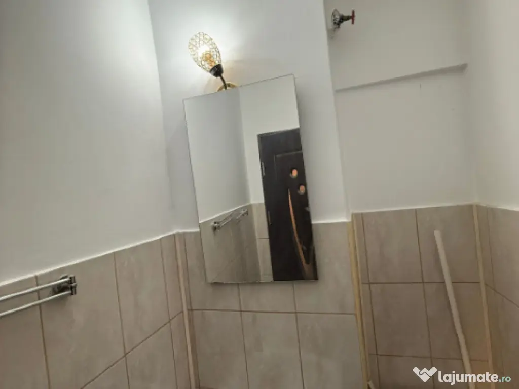 - Apartament 3 camere, confort 1 decomandat Obor, etaj 3. 