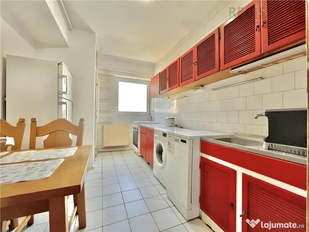 Apartament 2 camere Centrul Civic bloc turn cu priveliste 