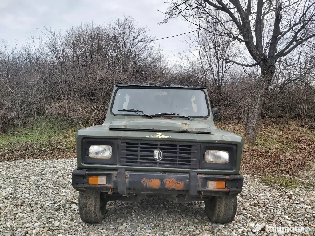 ARO decapotabil4×4,8 locuri 