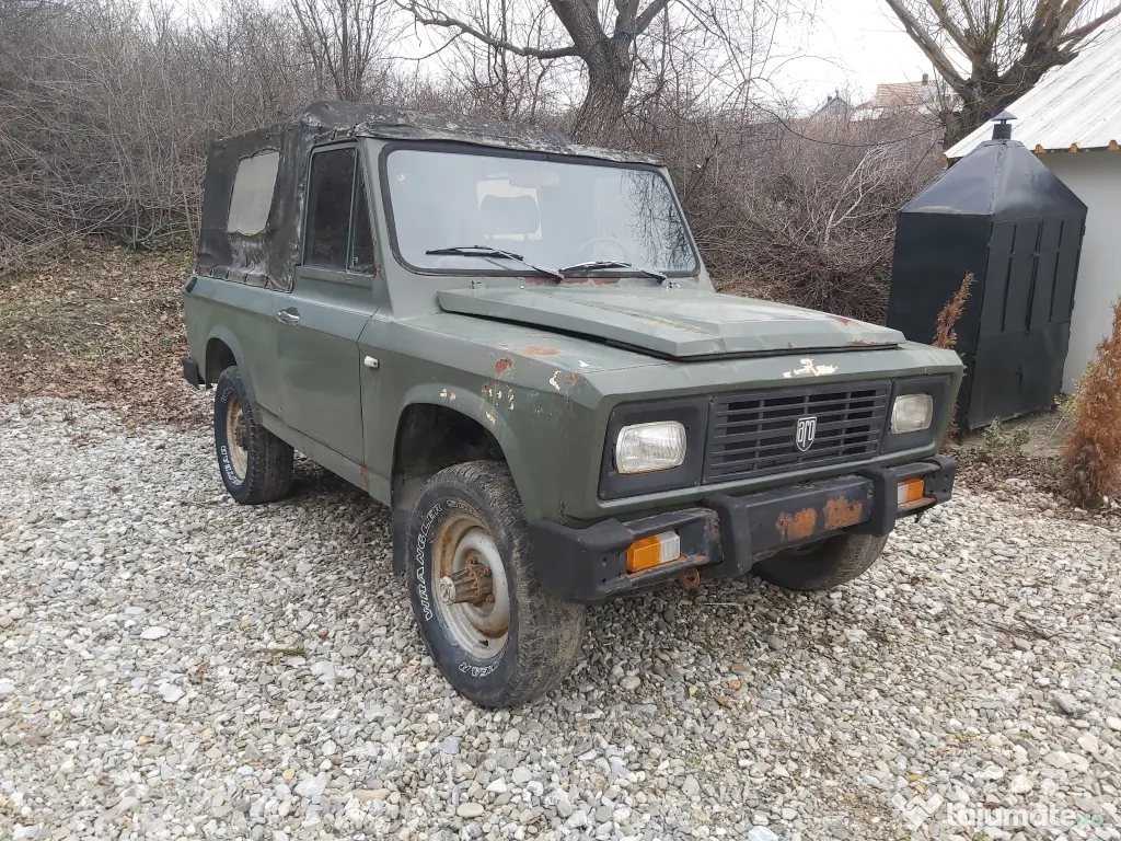 ARO decapotabil4×4,8 locuri 