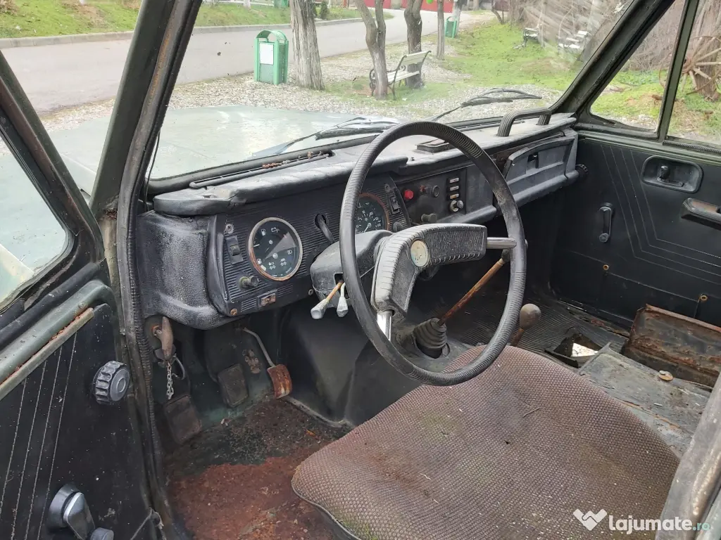 ARO decapotabil4×4,8 locuri 