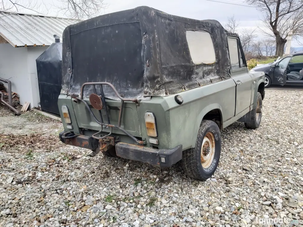 ARO decapotabil4×4,8 locuri 