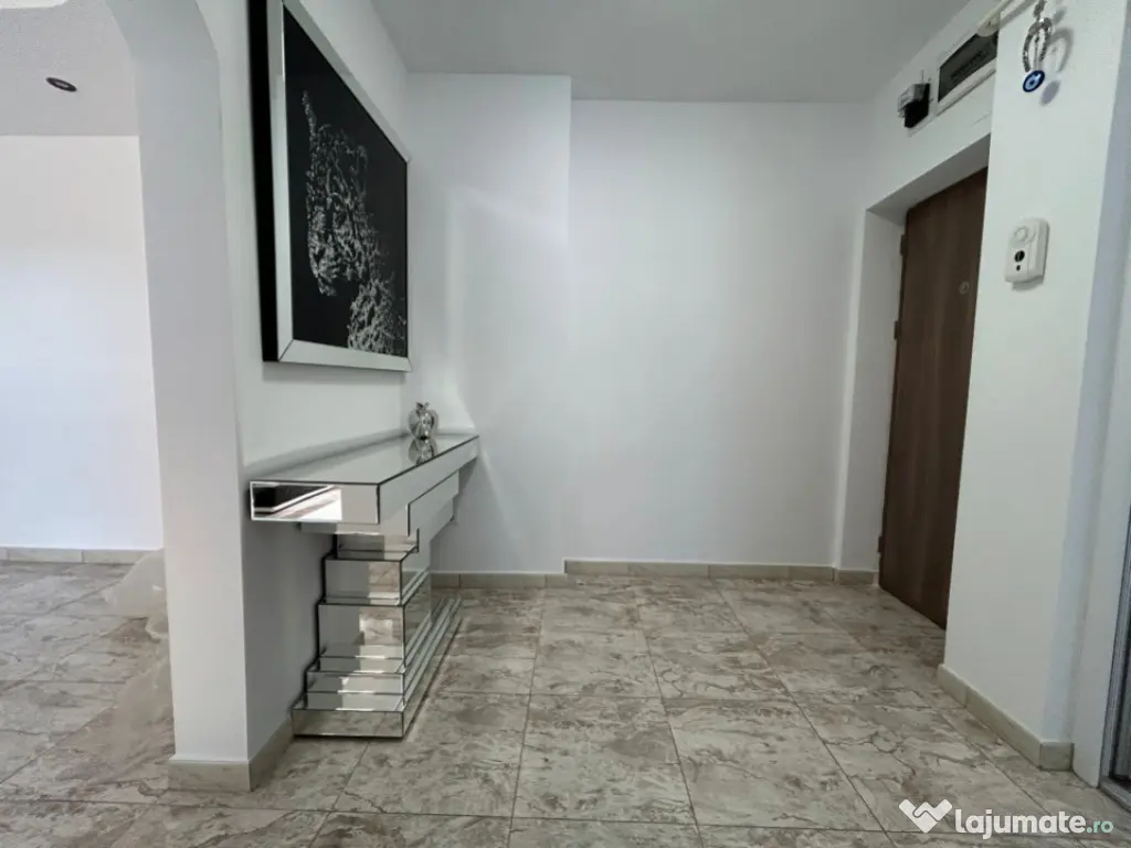 - Apartament La Cheie, 3 camere Calea Galati, suprafata 65mp 