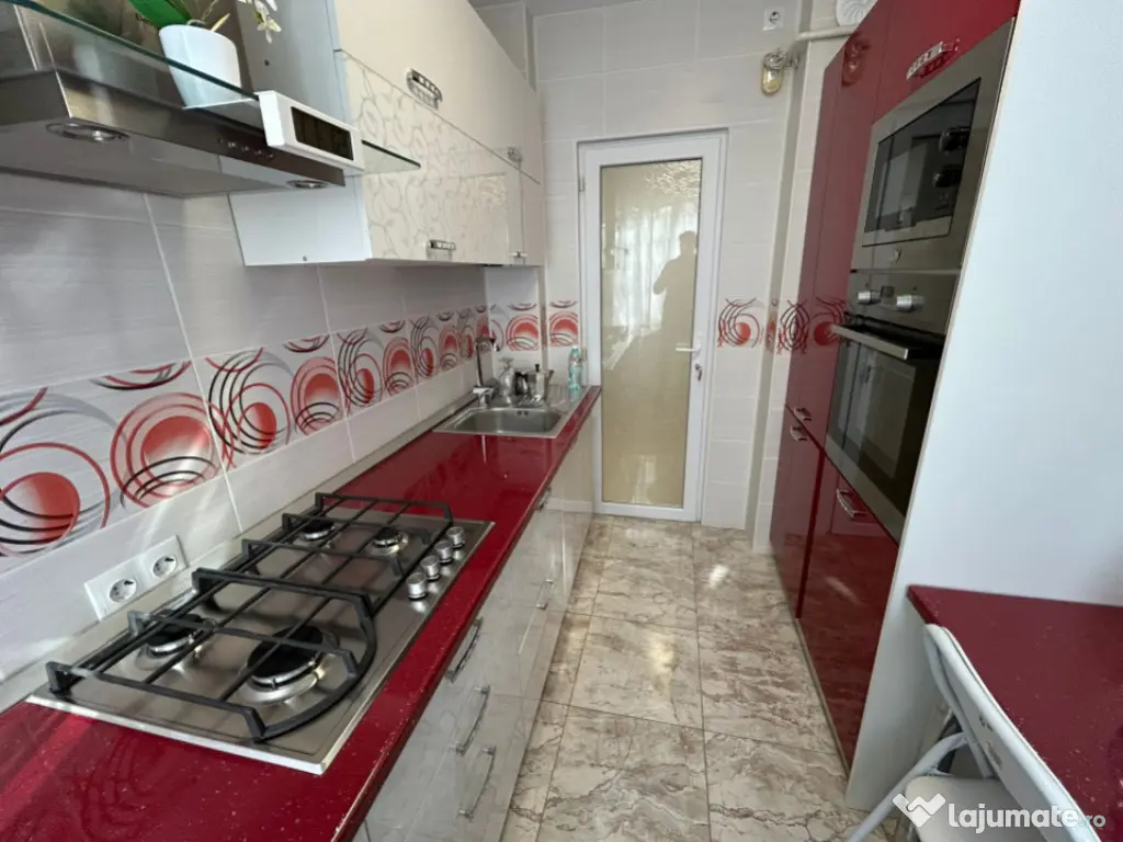 - Apartament La Cheie, 3 camere Calea Galati, suprafata 65mp 