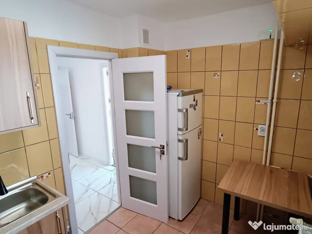 Garsoniera renovata, 43 metri patrati, langa Mega Mall 