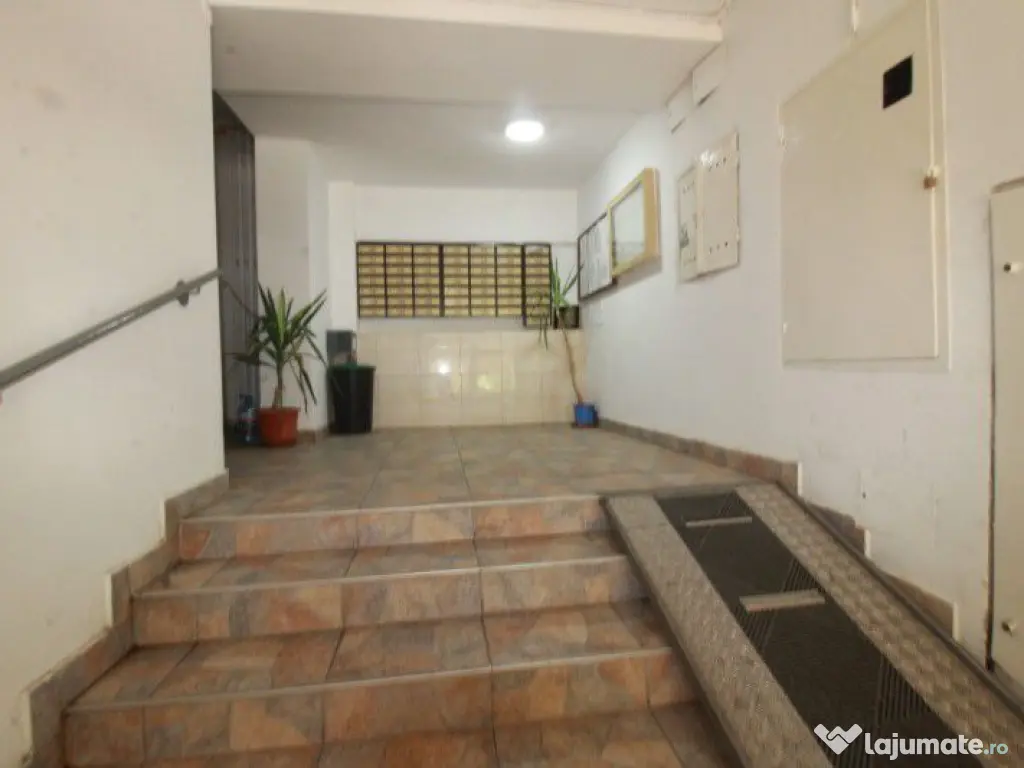 Garsoniera renovata, 43 metri patrati, langa Mega Mall 