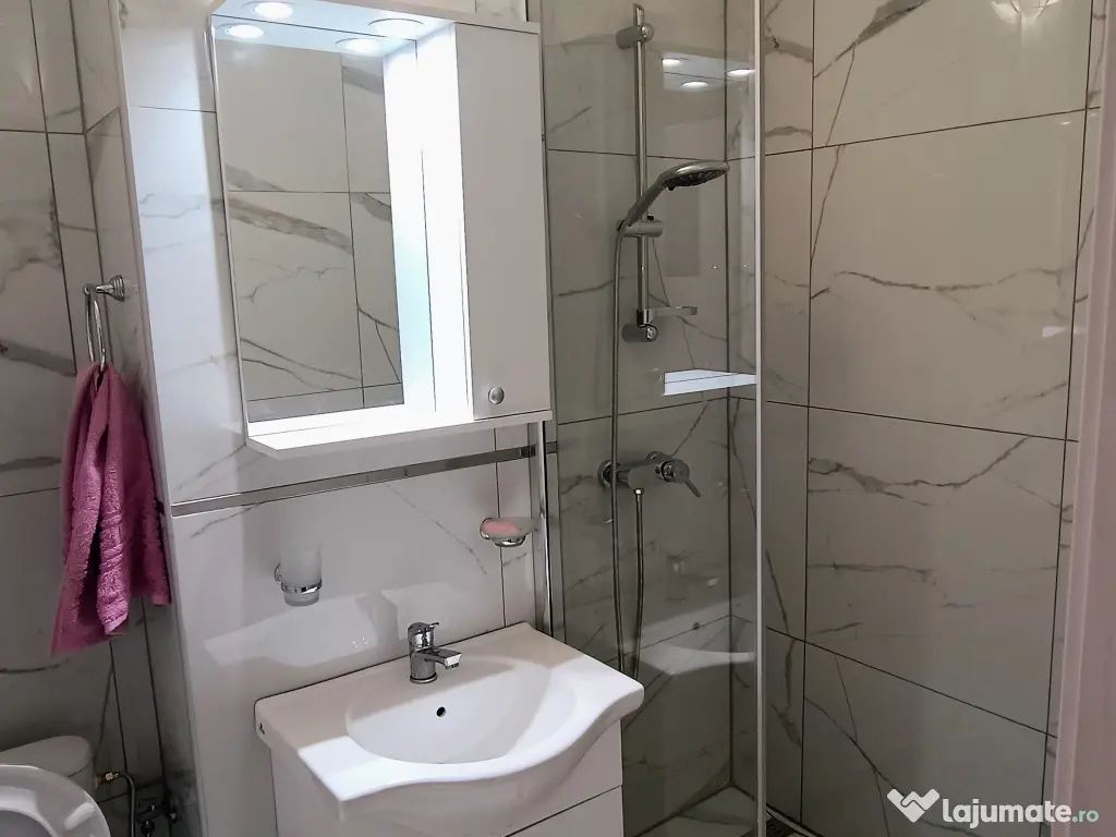 Garsoniera renovata, 43 metri patrati, langa Mega Mall 