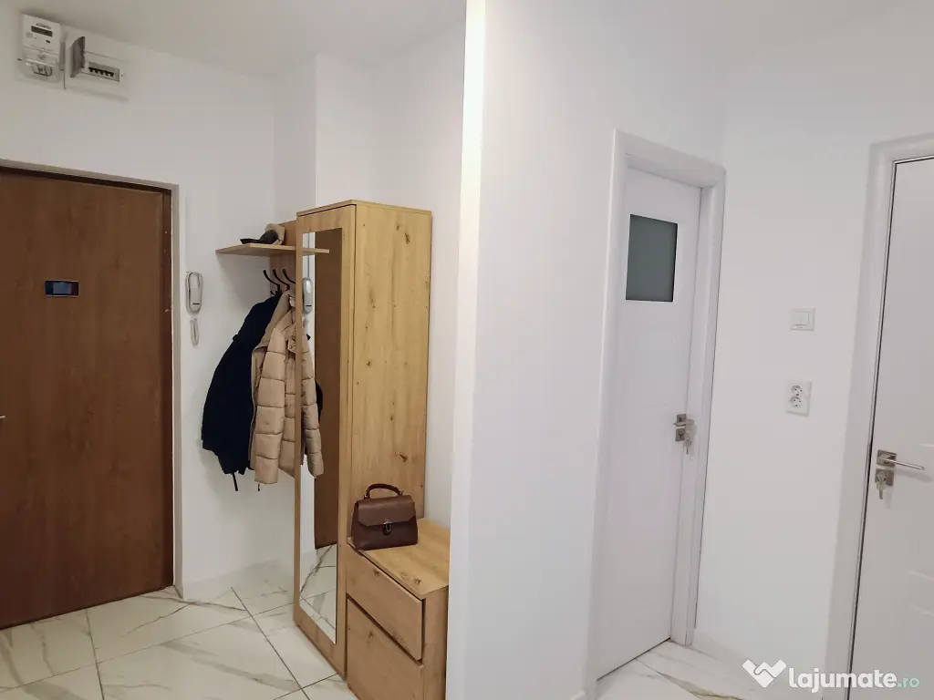 Garsoniera renovata, 43 metri patrati, langa Mega Mall 