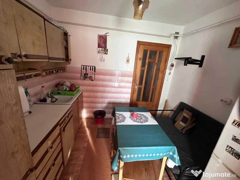 Apartament Cu 2 Camere Decomandate - Parter Zona Obcini 