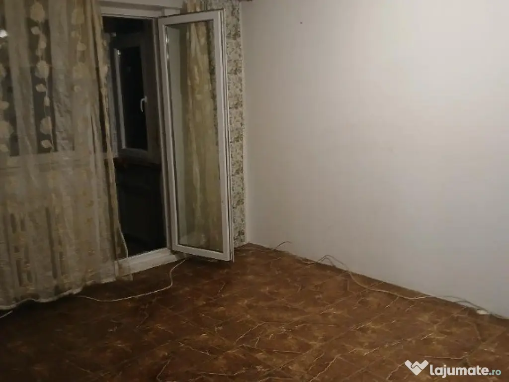 Vind apartament 2 camere Luica ,cu Giurgiului etaj 5 din 10