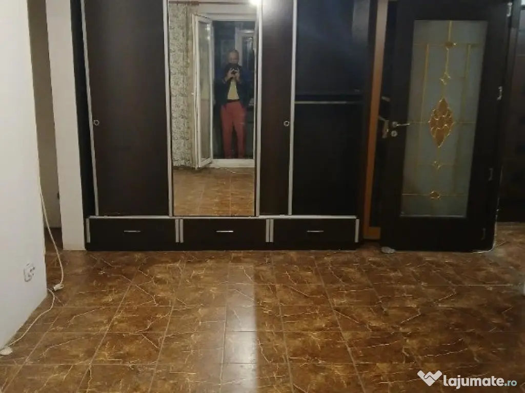 Vind apartament 2 camere Luica ,cu Giurgiului etaj 5 din 10