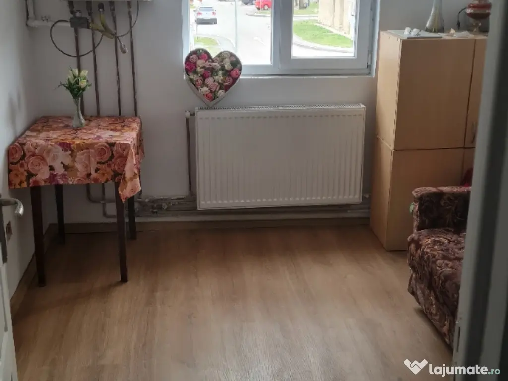 vând garsoniera compa 