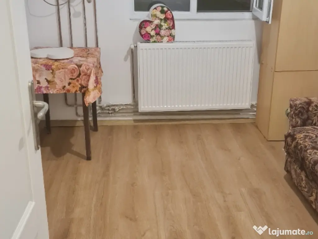 vând garsoniera compa 