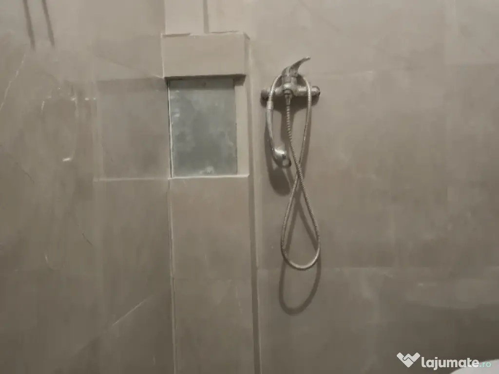 vând garsoniera compa 