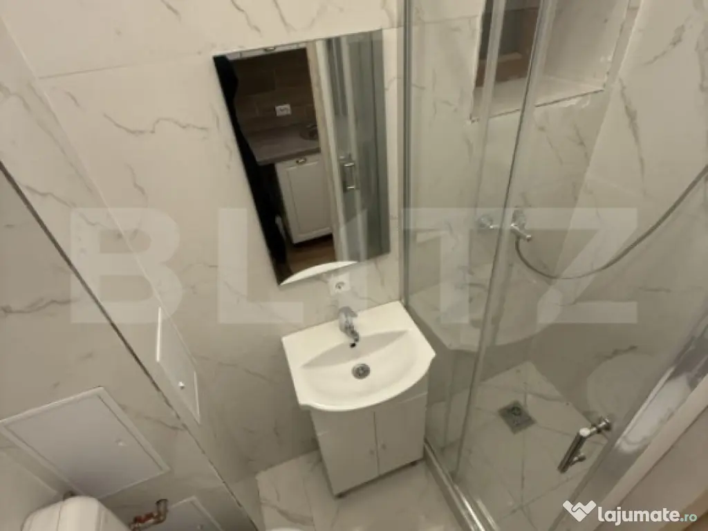 Garsonieră 28mp, prima închiriere, singur în curte cu ter 