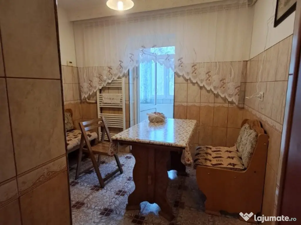 Apartament 3 camere decomandat, et. 1, Tomesti 