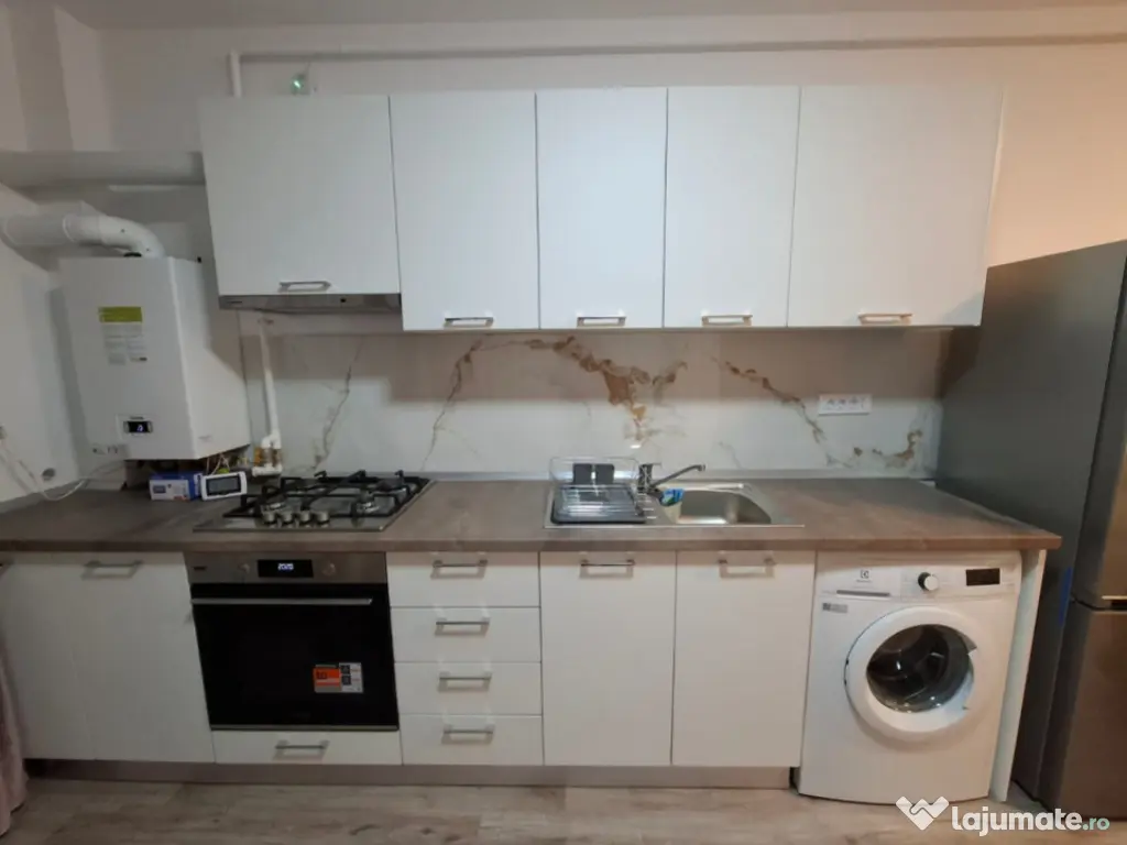 Studio la etaj intermediar, loc de parcare propriu si balco 