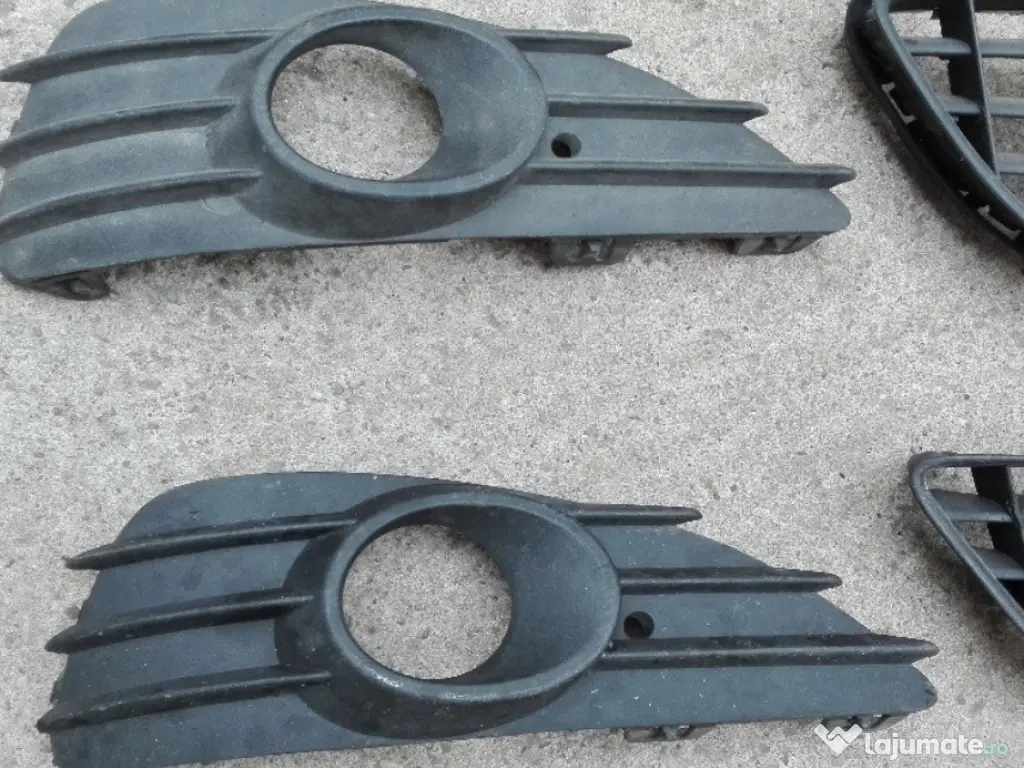 grile din bara Opel Astra H GTC 30 lei 