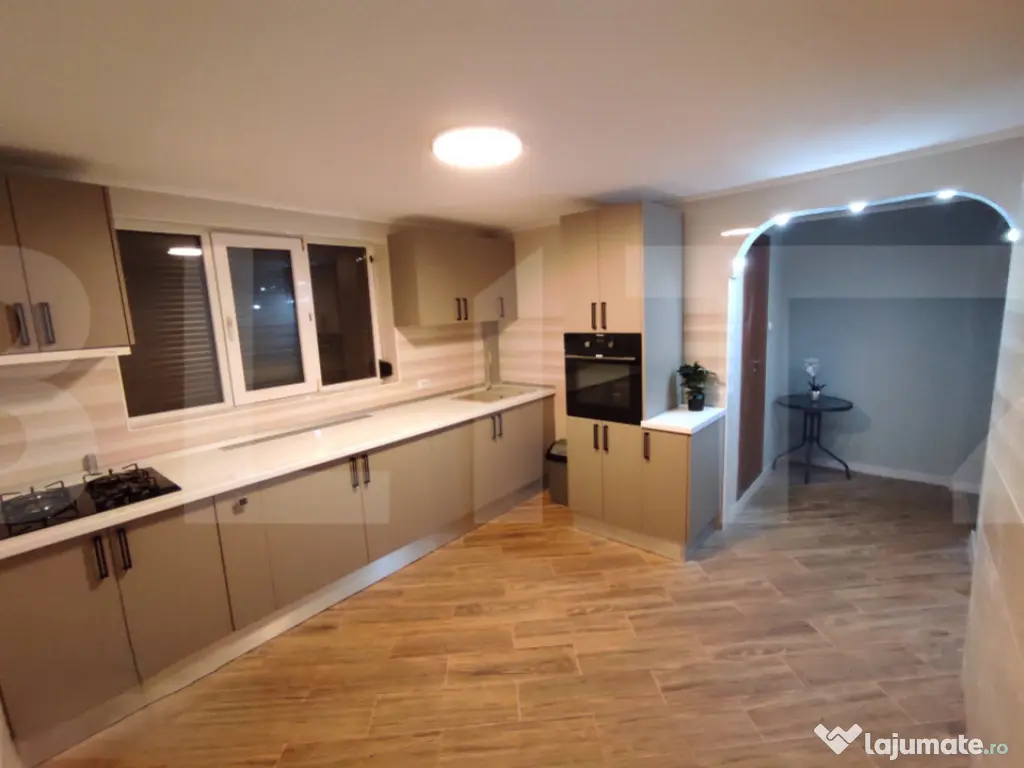 Casă spațioasă cu oportunitate de business - zona Titan